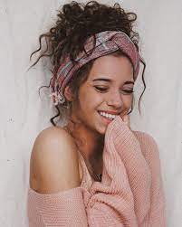 Vanessa On Instagram Na Wer Kennt Das Bild Noch Und Die Phase Mit Den Tuchern Um Den Kopf Binden Kann S Kaum Hair Styles Scarf Hairstyles Curly Hair Styles