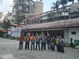 Ketentuan untuk jasa desain spanduk : Kunjungan Dosen Teknik Industri Ke Pt Sbi Tbk Di Cilacap S1 Teknik Industri It Telkom Purwokerto
