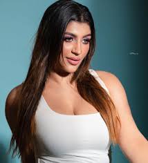 Yashika Aannand (Yashika Anand) - Photos, Videos, Birthday, Latest News,  Height In Feet - FilmiBeat