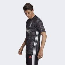 All goalkeeper kits juga saya share dibawah ini. Amazon Com Adidas 2019 2020 Juventus Home Goalkeeper Football Soccer T Shirt Jersey Clothing