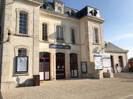 Find the travel option that best suits you. En Images Les Travaux Sur La Ligne Nantes Bordeaux Avancent A La Gare De Lucon La Roche Sur Yon Maville Com