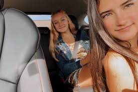 Hi!! My name is Ella Robia and I'm from Westchester IL, a suburb of  Chicago. I'm so excited to attend Baylor this fall! I plan