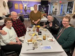 Little Brothers, Marquette Elks provide 200 Thanksgiving meals