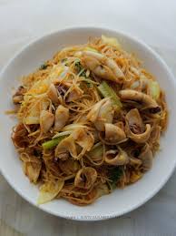 Selalu kita makan bihun goreng atau bihun goreng tomyam kan? Bihun Goreng Tomyam Eh Sedap Lah