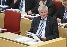 Wie die länge des haars definiert wird und sich gesellschaftlich einordnet, ist von kultur zu kultur oder sogar innerhalb einzelner kulturen unterschiedlich. Horst Seehofer Wikipedia