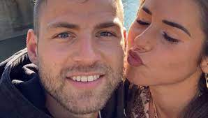 Pages other brand website news & media website promiflash videos sarah lombardi tanzt total lässig mit ihrem freund julian! Sarah Lombardi Haben Wir Was Verpasst Freund Julian Nennt Sie Schon Ehefrau Bunte De