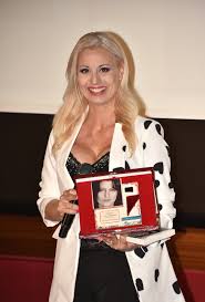 La donna, quindi, ha deciso di seguire le orme del padre ripercorrendone la vita professionale. Ldbyo9i0akfeym