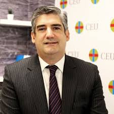 Manuel Morato, presidente de IDAPS está allí presente.