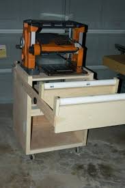 Shopnotes Rolling Planer Stand With Pvc Outfeed Roller Flip Up Outfeed Wing Woodworking Projects Woodworking Easy Woodworking Projects