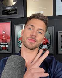 El trabajo duro no siempre se muestra… pero en algún momento se nota. 🔥⁣ ⁣  Muchos ven los resultados,⁣ pero pocos ven lo que hay detrás. ⁣ Las  decisiones que cuestan,⁣ las