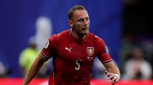 L’ancien défenseur de West Ham Vladimir Coufal promet que la Tchéquie évitera une humiliation à Wembley contre l’Angleterre — Yahoo Actualités