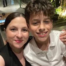 Vicky Saenz's Instagram, Twitter & Facebook