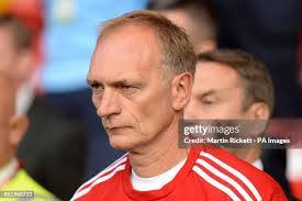 Leighton Phillips's Instagram, Twitter & Facebook