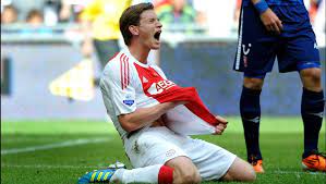 Jan vertonghen came round in the dressing room and was doing 'okay' after a horrifying head injury in spurs' champions league clash with ajax. ð€ð…ð‚ ð€ð‰ð€ð— On Twitter Ajax Is Working On The Return Of Jan Vertonghen His Contract Will Be Expiring At The End Of The Season So A Departure During The Winter Break