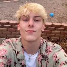 Holly Crockett's Instagram, Twitter & Facebook