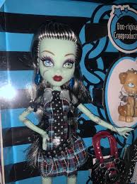 Those with creepover draculura, is it actually possible to pose her like  this and have it look decent?