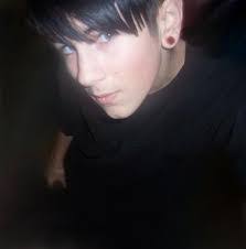 Lora Tuttle's Instagram, Twitter & Facebook