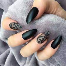 Así muchas muchas pueden lucir nuevos diseños transformando sus uñas en algo más sofisticado, y aun menor. 2