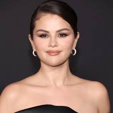 The Full Breakdown of Selena Gomezs SAG Awards Look—See the Photos | Allure