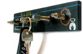 Key Holder Clever Use Of Upcycled Bicycle Tube Valves Schlusselbrett Schlusselhalter Diy Fahrradschlauch
