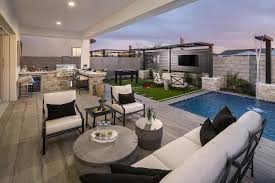 Grosse Terrasse Gemutlich Gestalten Tipps Und Beispiele In 2020 Grosse Terrasse Gemutlich Gestalten Bar Im Hinterhof Terrasse