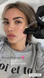 Noemi Bocchi, compagna di Francesco Totti, debutta come influencer. Sembra  che abbia deciso di iniziare questo nuovo percorso nel mondo dei social  puntando sulla bellezza: trattamenti estetici e skincare sono al centro