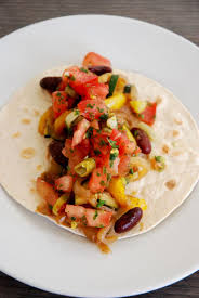 Fajitas Vegetariens Legumes Grilles Haricots Noirs Et Salsa Maison Fajitas Vegetarien Recette Fajitas Recettes De Cuisine