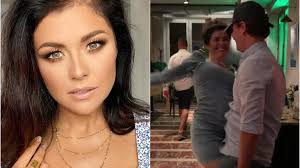 Aktorka nawet w kombinezonie starała się zaprezentować kusząco. Katarzyna Cichopek On A Date With A Meme The Hook Is Spinning Trays First Then A Rude Comment The Actress Reacts Archynewsy