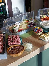 Mit buchung einer suite oder lounge haben sie einen privaten rückzugsort, der ihr glück in der therme erding perfekt macht. Fruhstuck Fur 1 Erwachsenen Im Restaurant Wolfsrevier Wolfcenter