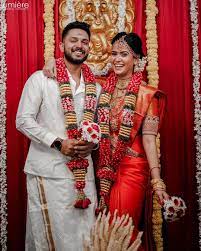 Indian weddings are all about rituals and grandeur and one of the most common rites is the jaimala ceremony, where the bride and groom put on the beautifully designed garlands around each other. South Indian Wedding Garland Designs We Couldn T Take Our Eyes Off