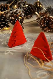 Quand noël s'annonce, tous les couleurs et styles se prononcent. Pliage Serviette Pour Noel Sapin Etape Par Etape Maison Deco