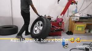 Nok tau pasal taya muto ado tip dok nak jln jauh ni abe taku pulok ? Cara Tukar Tayar Kereta Dan Balancing Menggunakan Mesin How To Change Tyre Youtube