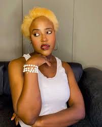 That moment you dont even know the lyrics but you want to look pretty .. ❤️