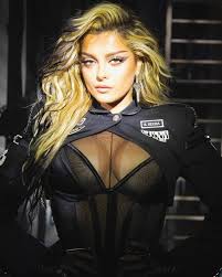 Bebe Rexha Tits and Ass - Fappenist