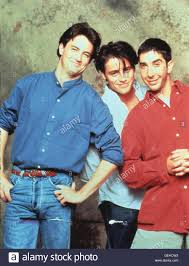 David schwimmer is an american actor, director, and producer. Chandler Matthew Perry Joey Matt Leblanc Ross David Schwimmer Lokalen Caption 1995 Freunde Freunde Neutral Stockfotografie Alamy