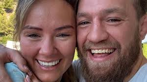 Conor McGregor oznámil radostnú novinu: S dlhoročnou priateľkou sa vo  Francúzsku zasnúbili!