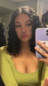 I'm 18 with no kids. I make my own money & live with my parents. I love my  family and friends and i am still single! Can i please find my person