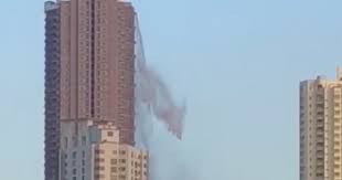 Jaw Dropping Video Shows Water Sloshing Down A Skyscraper During Earthquake Skyscraper Earthquake Rooftop Pool