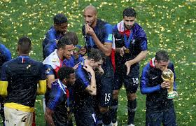 Napastnik wygrał pojedynek i mocno, płasko dośrodkował w pole karne gospodarzy. Mbappe S Reaction To Benzema S France Return Sparks Real Madrid Chatter