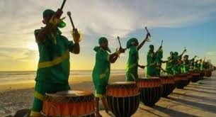 Saluang merupakan alat musik yang lumayan sulit dimainkan oleh pemula, terutama pada permainan nada singgalang yang dimainkan pada intro lagu. Uniknya Dol Gendang Khas Bengkulu Penyembur Semangat