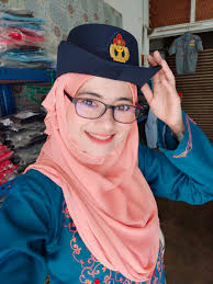 Beret berwarna sherwood dark green. Hajar Lee On Twitter Uniform Krs Guru Kena Tempah Ke Kat Kedai Uniform Takde Ye