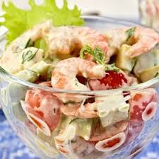 Salade Au Saumon Avocat Crevettes Et Coeurs De Palmier Recette Salade Saumon Salade D Avocat Recettes De Cuisine