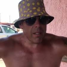 Listen to MC L Da Vinte e MC Gury