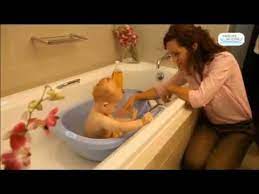 The aquascale is the most innovative infant tub in world, sold in over 40 counties around the globe. Aqua Scale First Ever 3 In 1 Digital Baby Scale Tub And Water Thermometer Youtube
