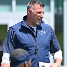 Mike Vrabel, wife Jen head to Taylor Swift, Travis Kelce wedding together