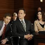 Ad aiutarla è l'amico will, che le offre un posto di lavoro nel suo studio di chicago, dove la donna divide gli spazi, e le cause, con gli altri associati, agguerriti tanto quanto lei. The Good Wife 4 Riassunto E Recensione Quarta Stagione Serietivu