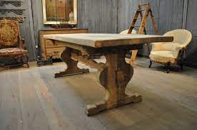 An Oak Trestle Style Farm Table From 1930 From Farfetchers Com Muebles Centros De Mesa Mesas