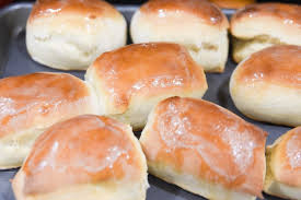 To roll the pieces of dough, simply roll them in your hands, making sure you form a smooth top surface of each roll. Copycat Texas Roadhouse Rolls Recipe