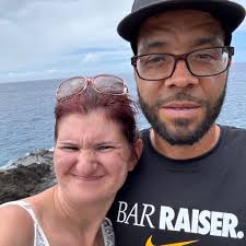 Why did I see someone post a blue drink an said it was blueberry lemonade i  thought i ordered it an just got a regular lemon aid with some blueberry  flavor (An