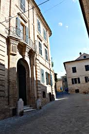 It has a rare library containing 20.000 volumes, which is visited every year by a large and varied public. Come E Perche Visitare La Casa Di Leopardi A Recanati Bussoladiario